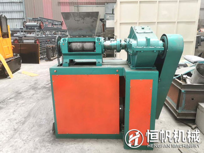 價(jià)格上下幅度大,到底有機(jī)肥造粒機(jī)多少錢一臺(tái)(圖2) 對(duì)輥擠壓式造粒機(jī)